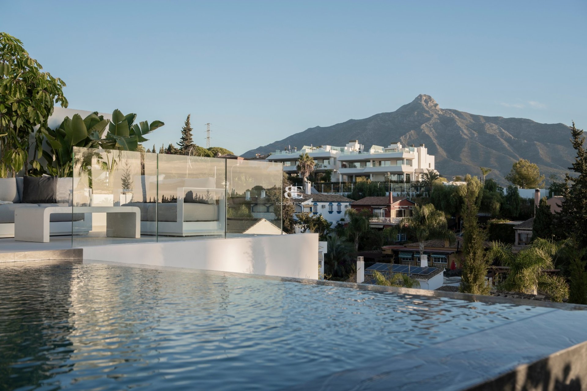 Resale - Villa -
Marbella - Nueva Andalucía