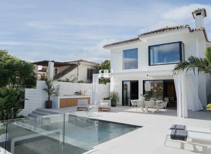 Resale - Villa -
Marbella - Nueva Andalucía