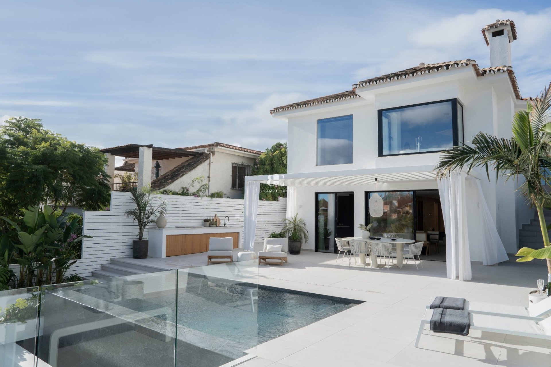 Resale - Villa -
Marbella - Nueva Andalucía