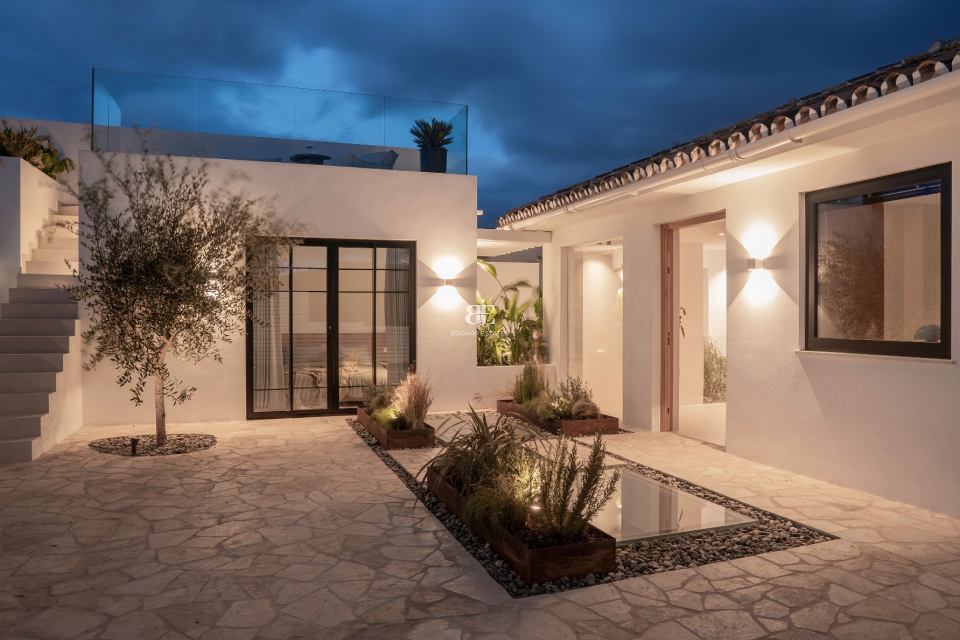 Resale - Villa -
Marbella - Nueva Andalucía