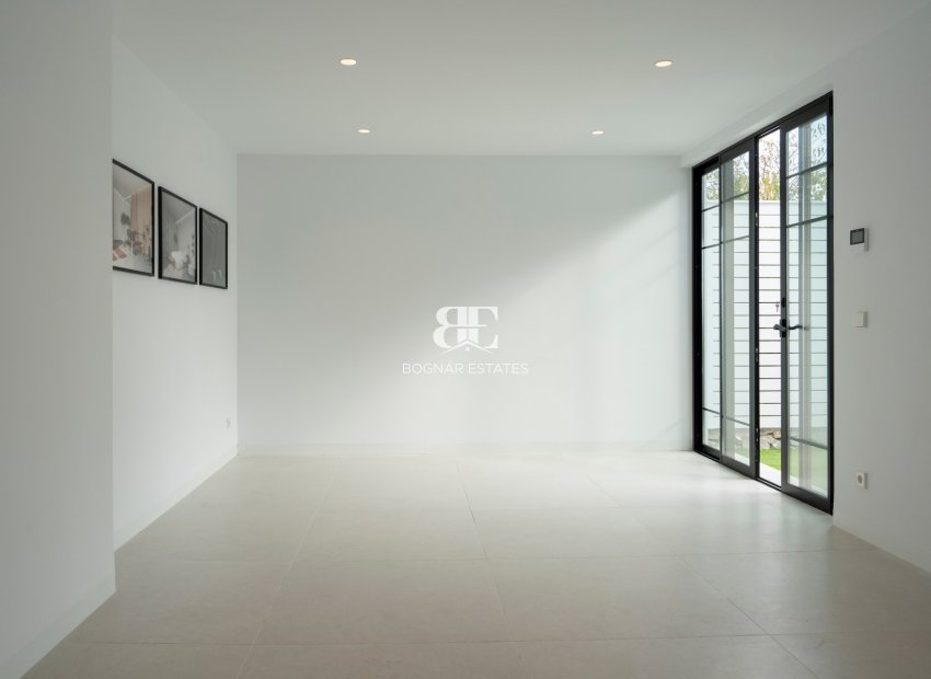 Resale - Villa -
Marbella - Nueva Andalucía