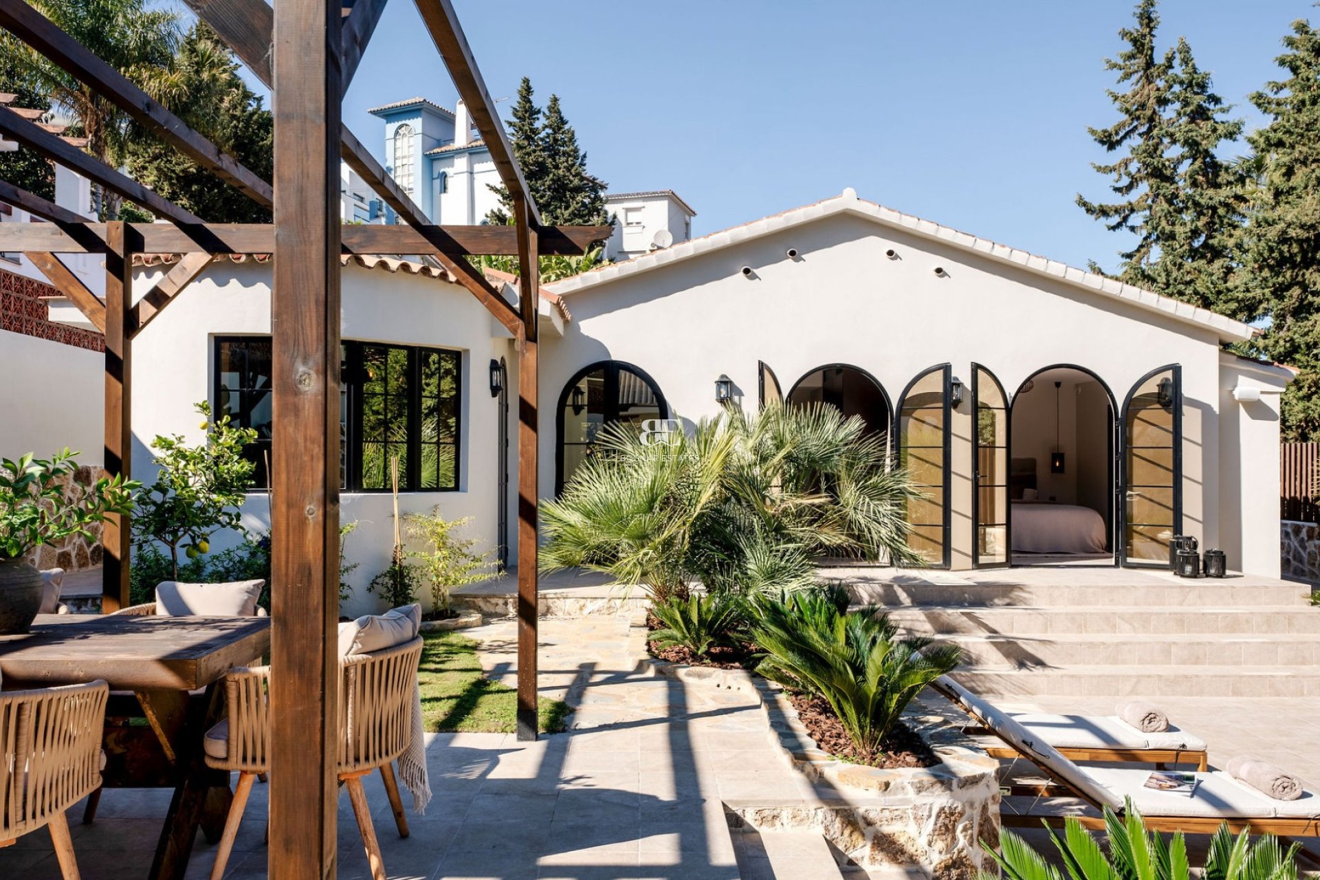 Resale - Villa -
Marbella - Nueva Andalucía
