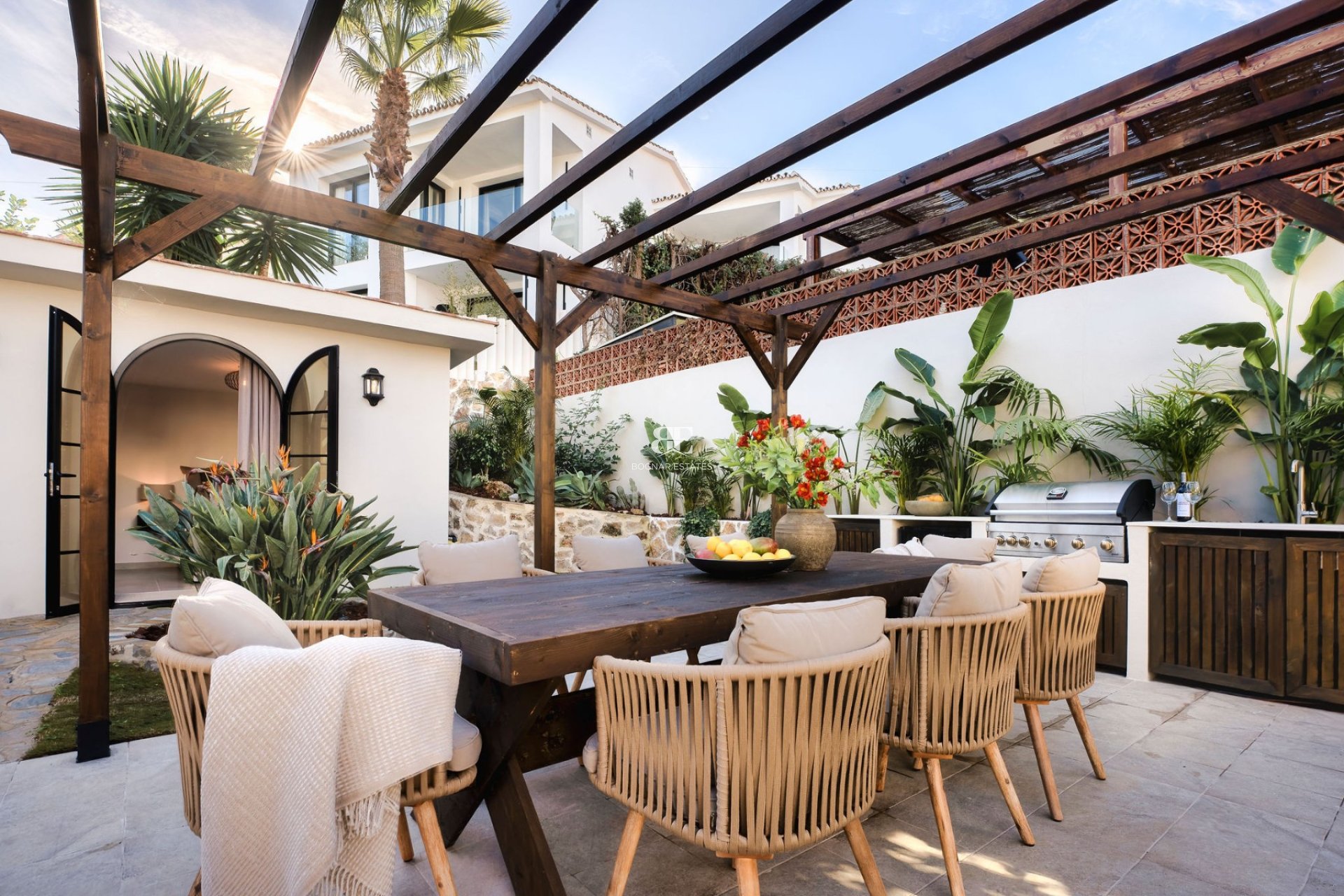 Resale - Villa -
Marbella - Nueva Andalucía