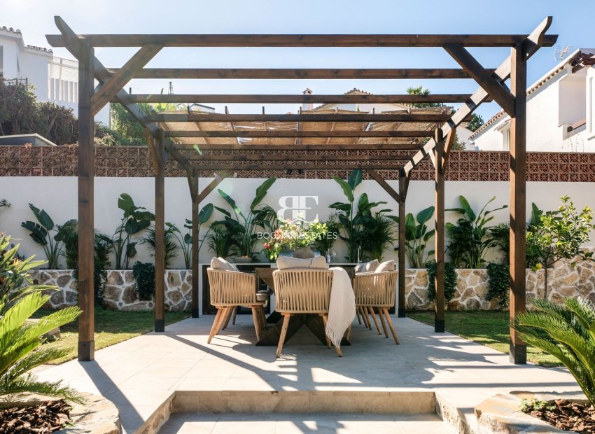Resale - Villa -
Marbella - Nueva Andalucía