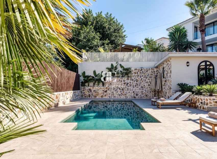 Resale - Villa -
Marbella - Nueva Andalucía