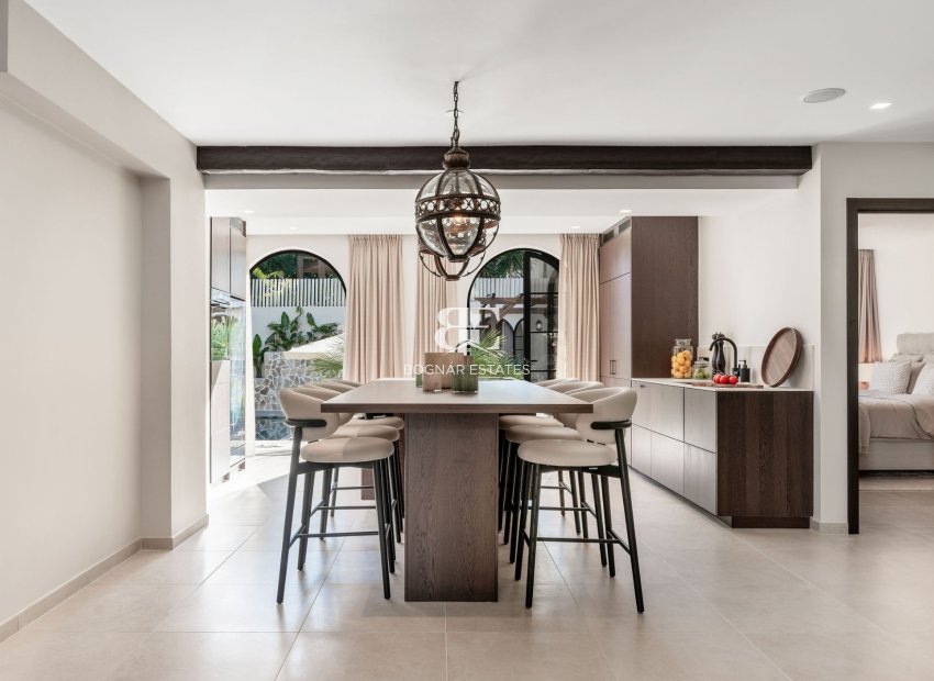 Resale - Villa -
Marbella - Nueva Andalucía