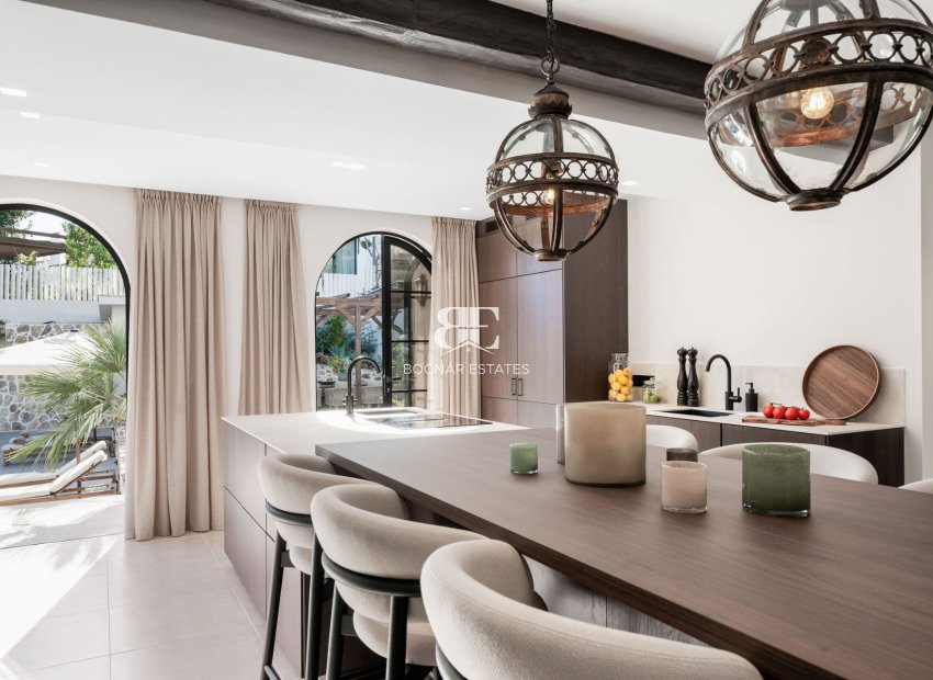 Resale - Villa -
Marbella - Nueva Andalucía