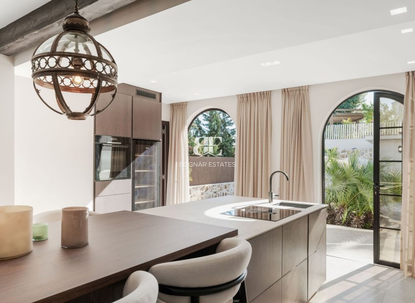 Resale - Villa -
Marbella - Nueva Andalucía