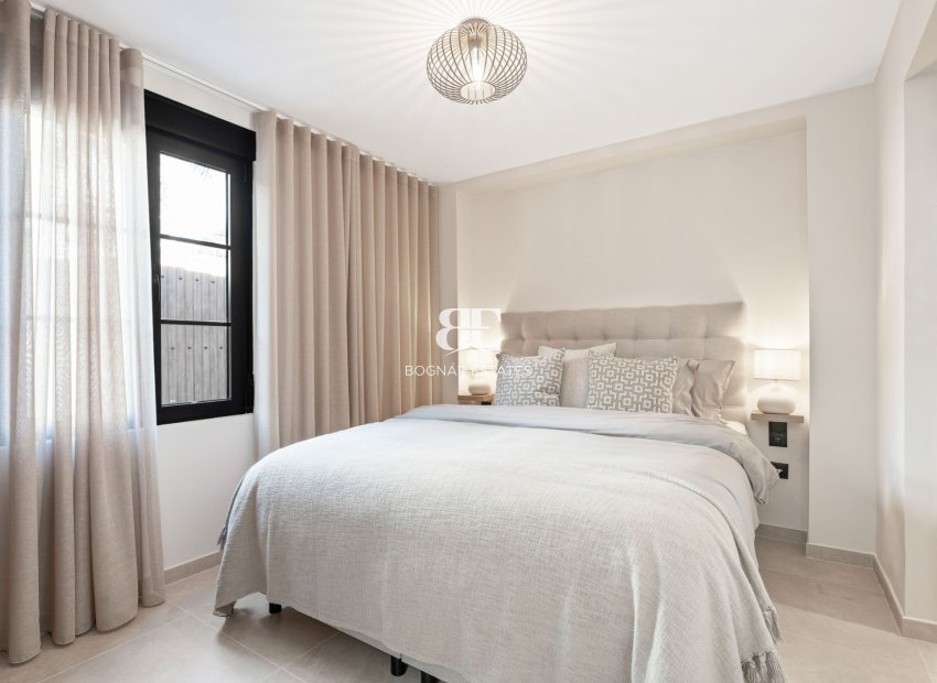 Resale - Villa -
Marbella - Nueva Andalucía