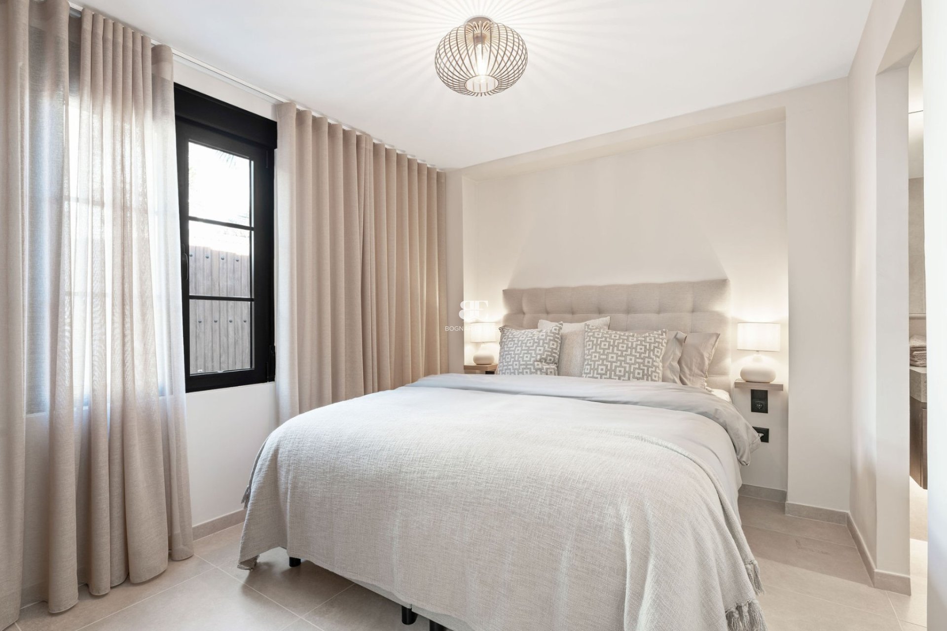 Resale - Villa -
Marbella - Nueva Andalucía