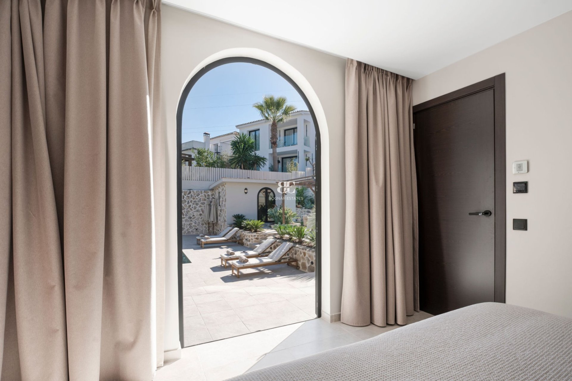 Resale - Villa -
Marbella - Nueva Andalucía