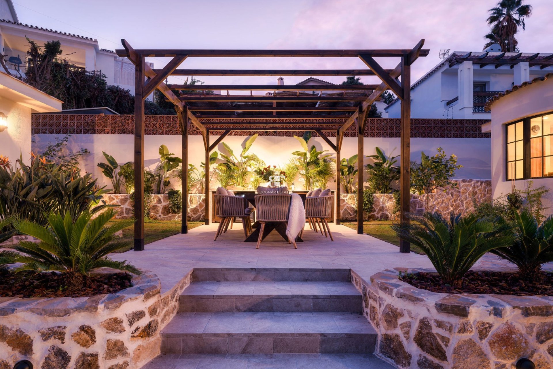 Resale - Villa -
Marbella - Nueva Andalucía