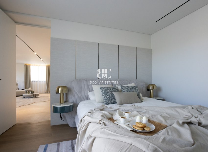 Resale - Villa -
Marbella - Nueva Andalucía