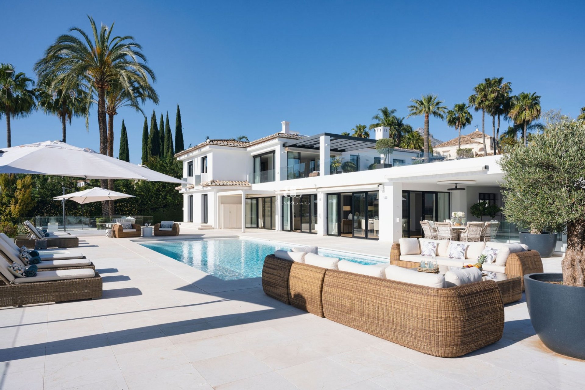 Resale - Villa -
Marbella - Nueva Andalucía