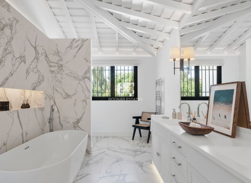Resale - Villa -
Marbella - Nueva Andalucía