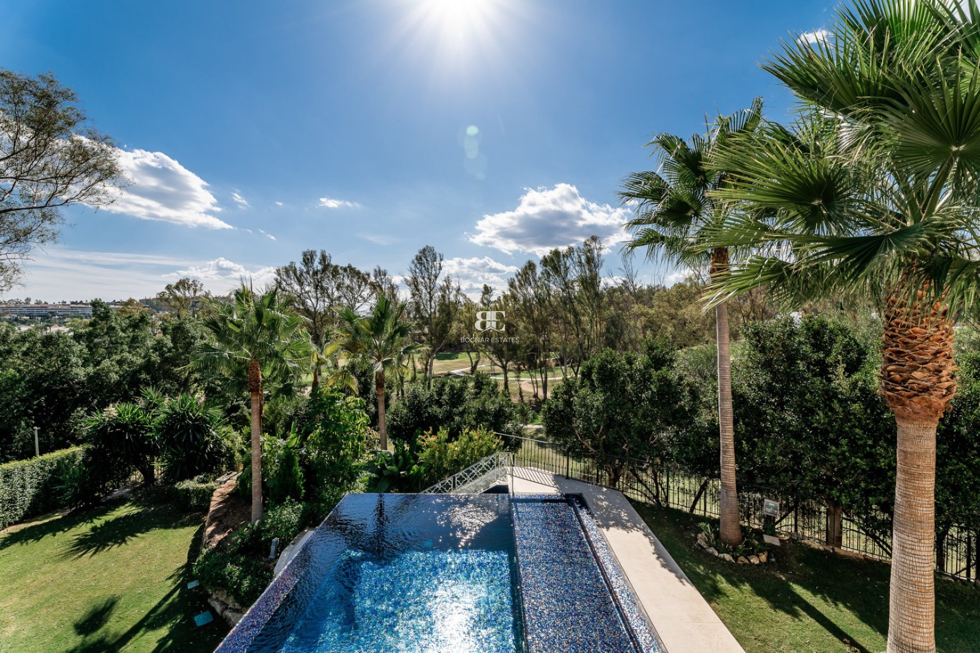 Resale - Villa -
Marbella - Nueva Andalucía