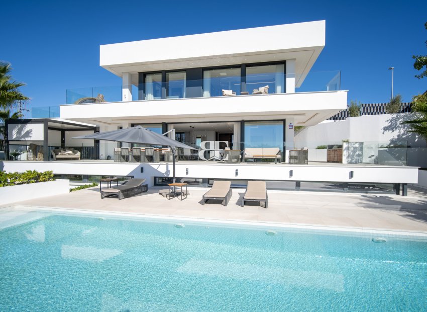 Resale - Villa -
Marbella - Nueva Andalucía