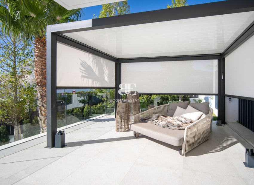 Resale - Villa -
Marbella - Nueva Andalucía