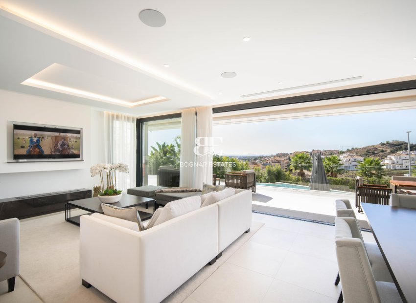 Resale - Villa -
Marbella - Nueva Andalucía
