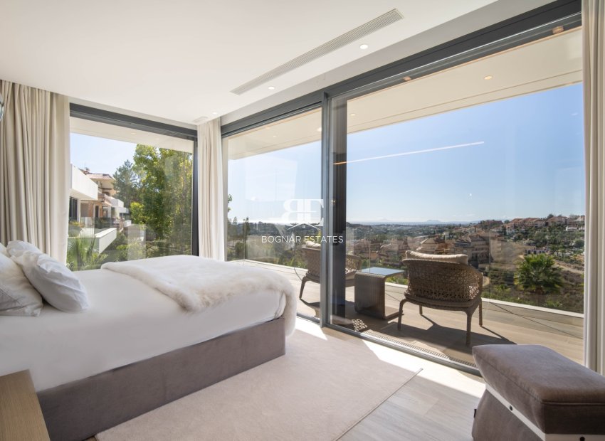 Resale - Villa -
Marbella - Nueva Andalucía