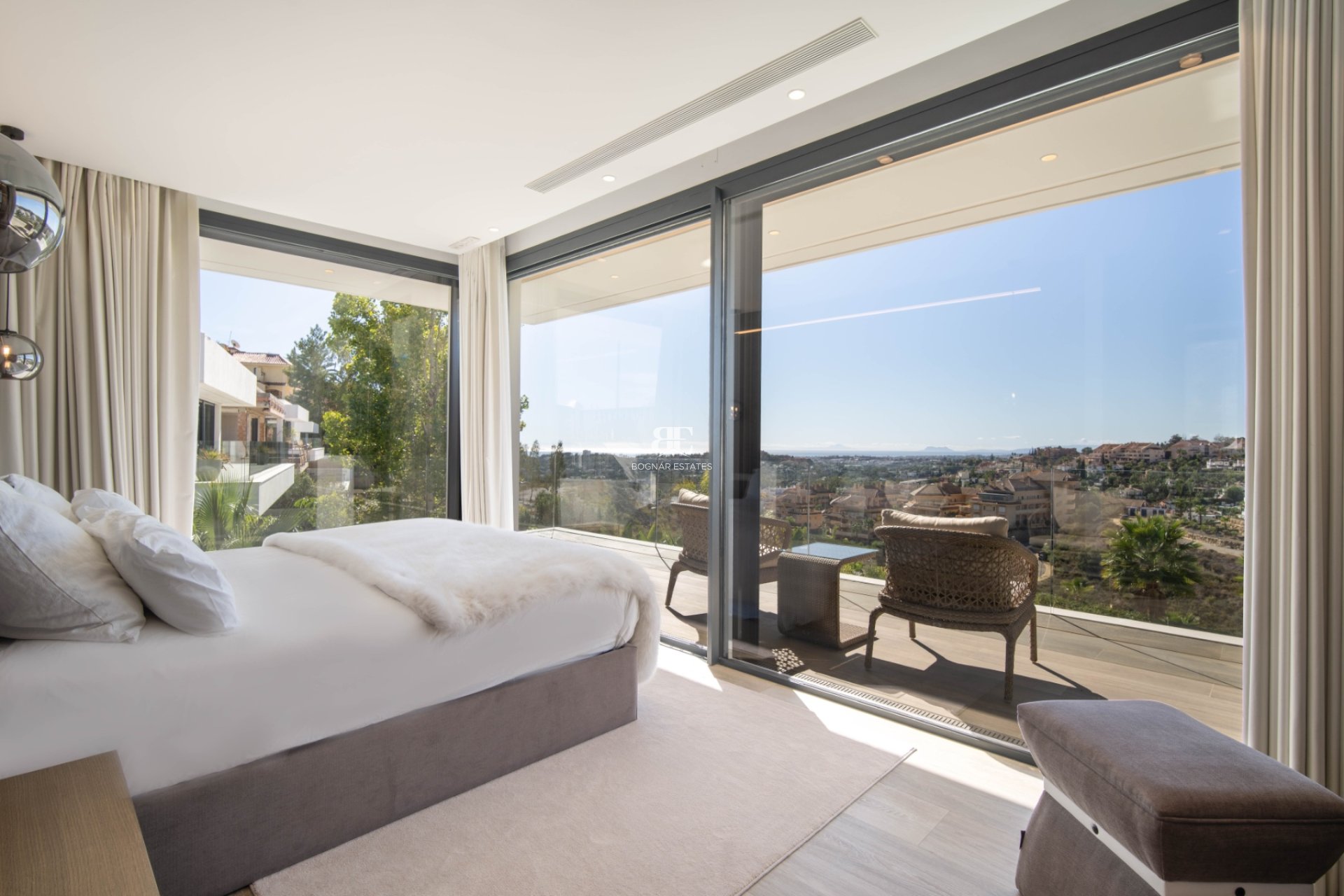 Resale - Villa -
Marbella - Nueva Andalucía