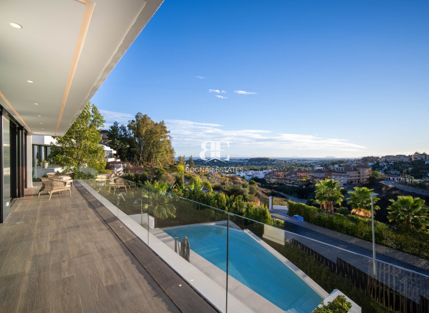 Resale - Villa -
Marbella - Nueva Andalucía