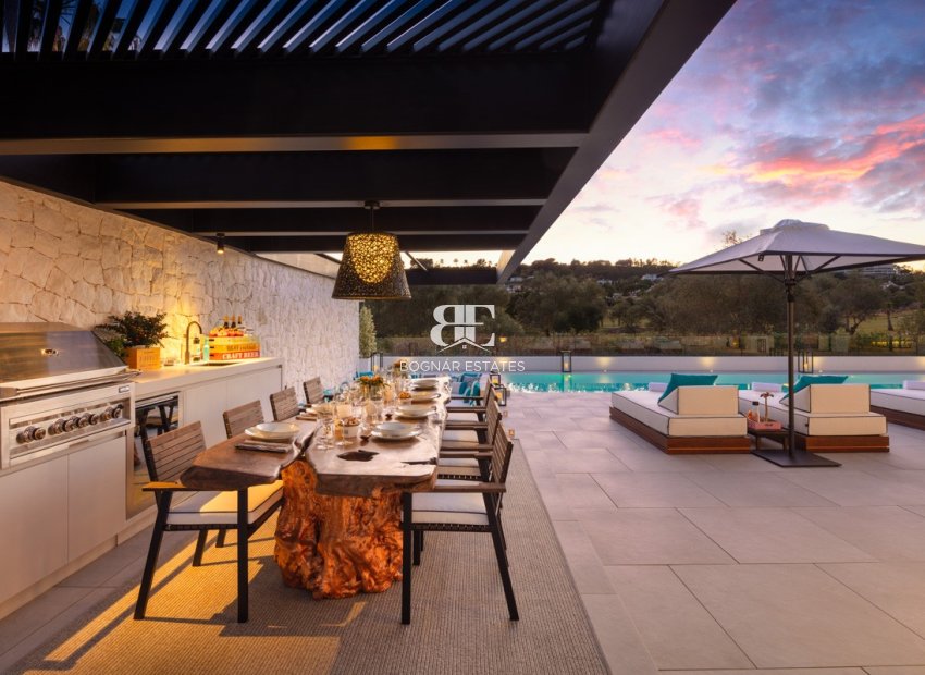 Resale - Villa -
Marbella - Nueva Andalucía
