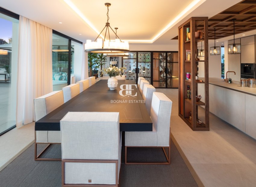 Resale - Villa -
Marbella - Nueva Andalucía
