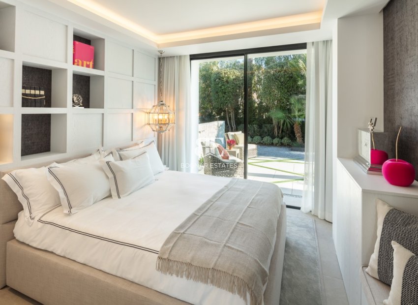 Resale - Villa -
Marbella - Nueva Andalucía