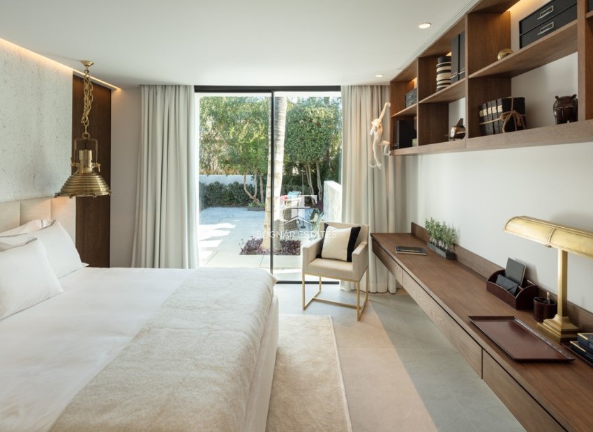 Resale - Villa -
Marbella - Nueva Andalucía