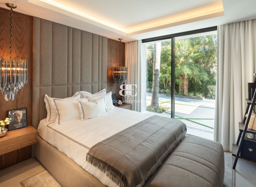 Resale - Villa -
Marbella - Nueva Andalucía