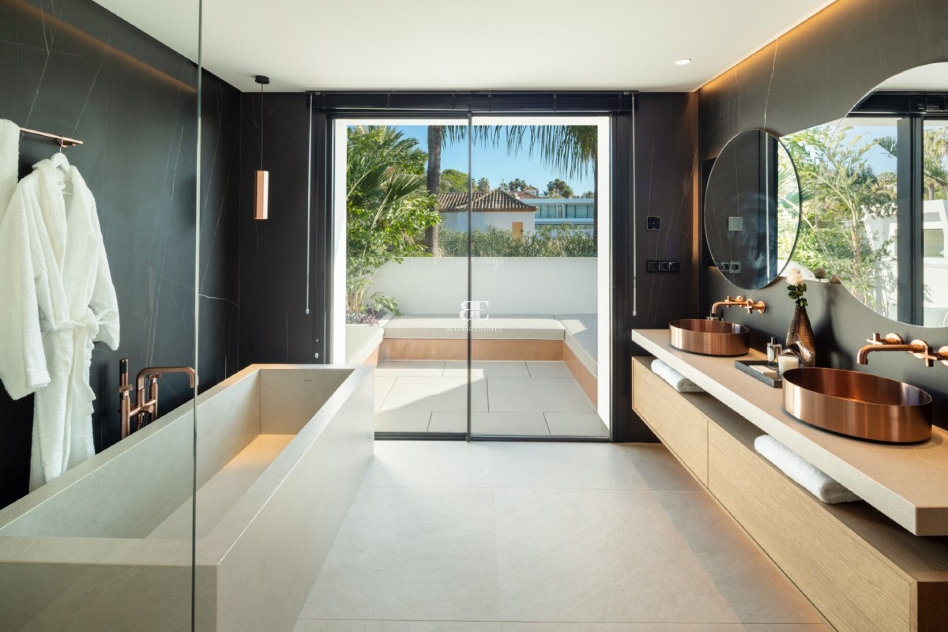 Resale - Villa -
Marbella - Nueva Andalucía