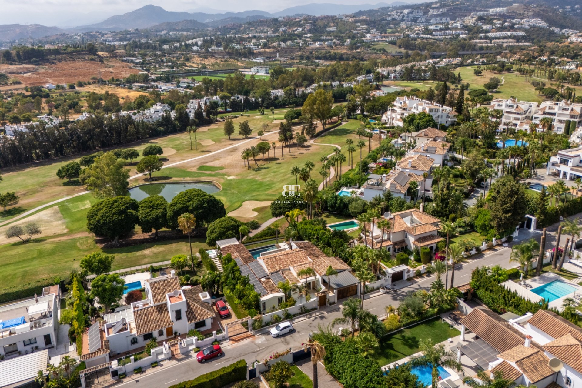 Resale - Villa -
Marbella - Nueva Andalucía