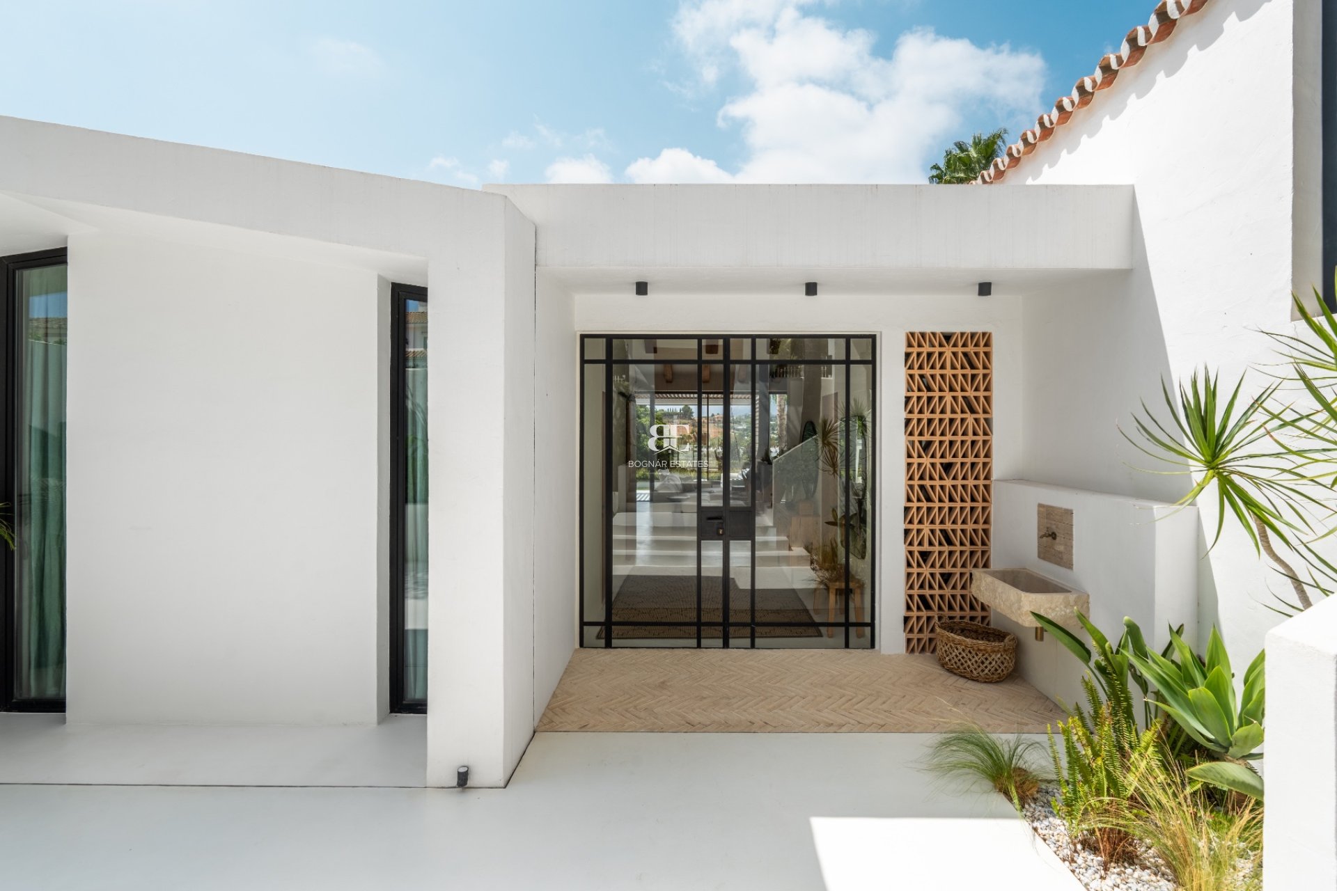 Resale - Villa -
Marbella - Nueva Andalucía