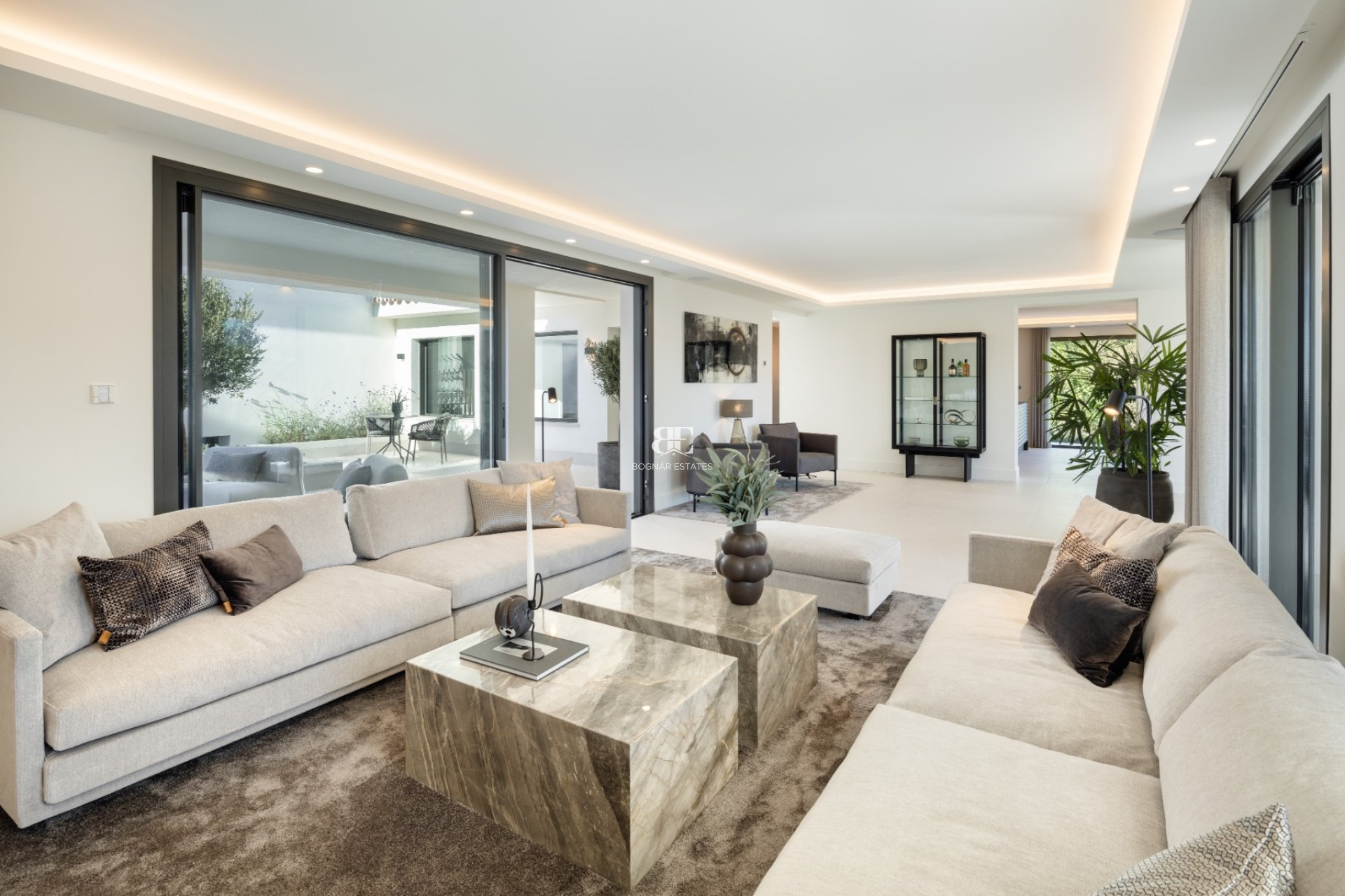 Resale - Villa -
Marbella - Nueva Andalucía