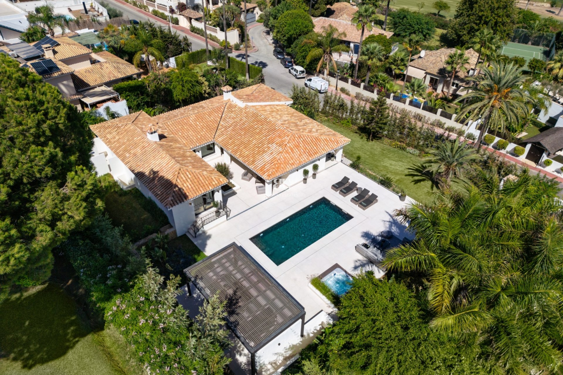 Resale - Villa -
Marbella - Nueva Andalucía