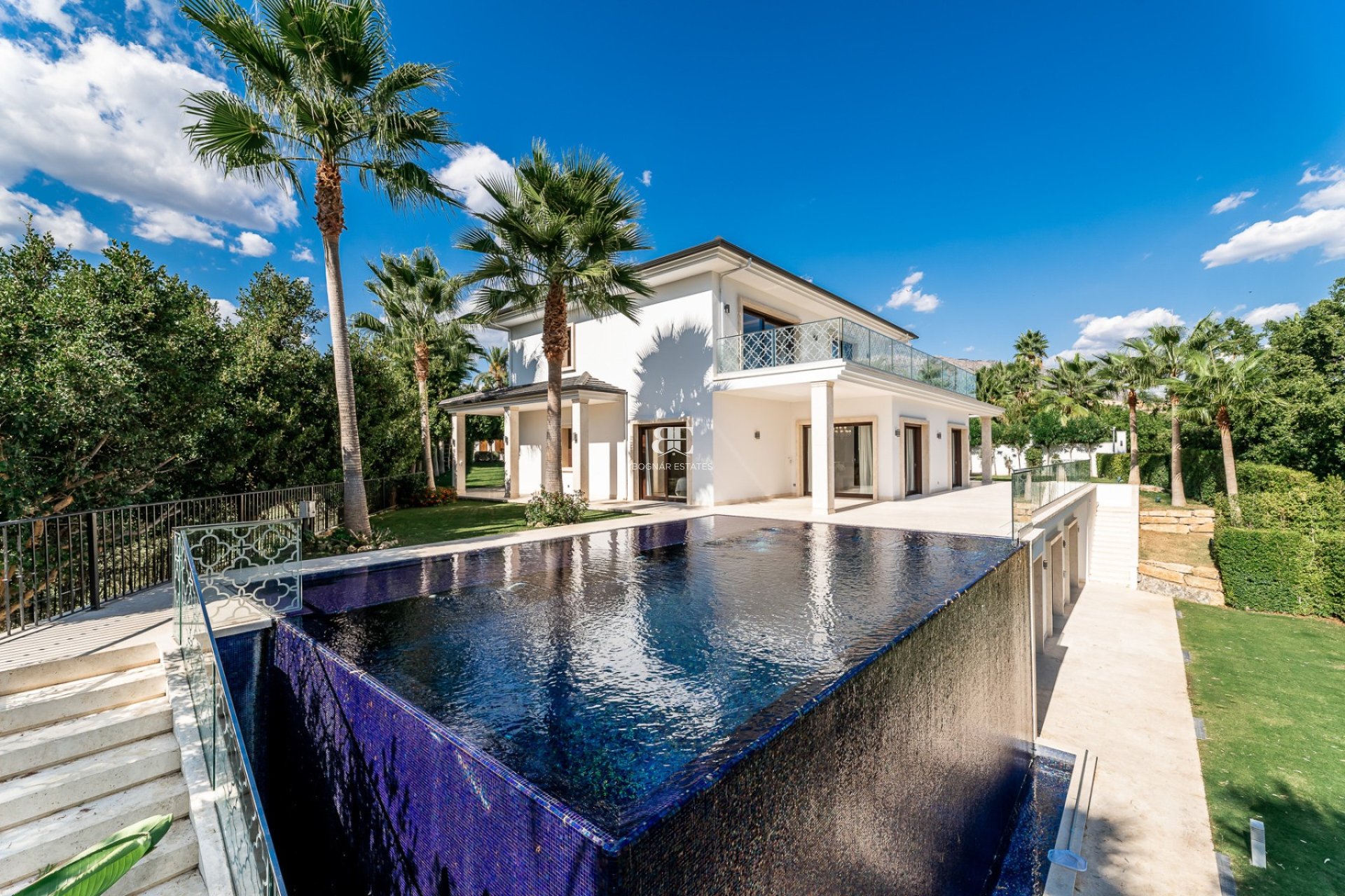 Resale - Villa -
Marbella - Nueva Andalucía