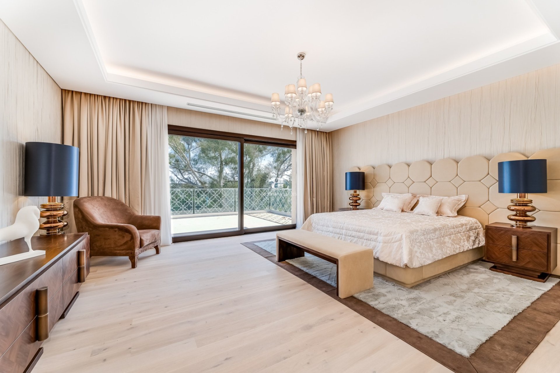 Resale - Villa -
Marbella - Nueva Andalucía