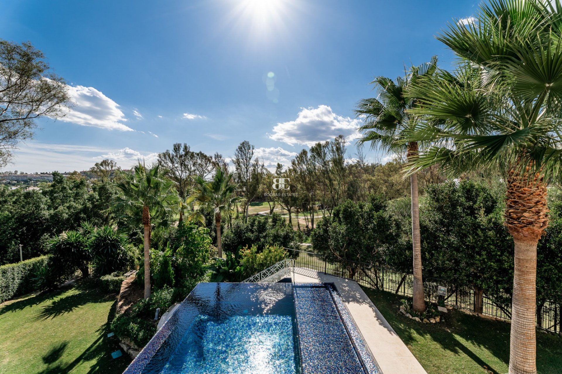 Resale - Villa -
Marbella - Nueva Andalucía