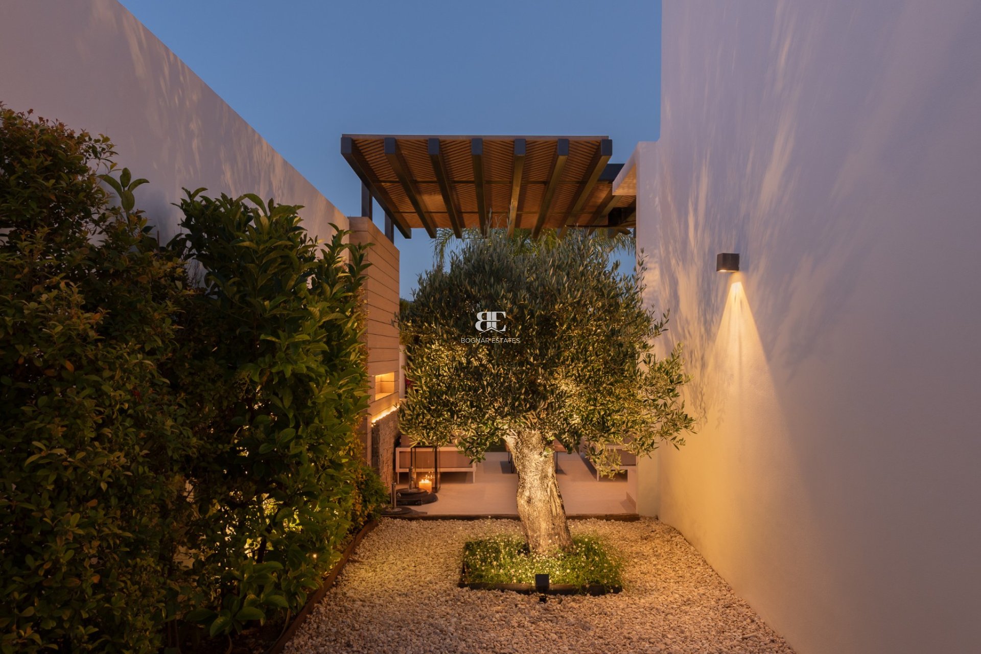 Resale - Villa -
Marbella - Nueva Andalucía