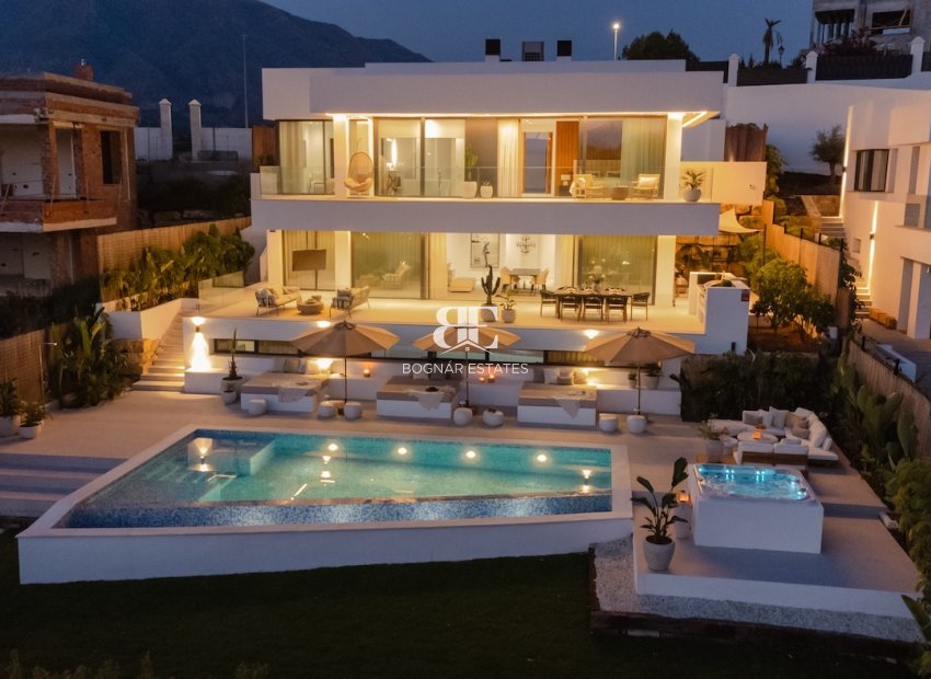 Resale - Villa -
Marbella - Nueva Andalucía