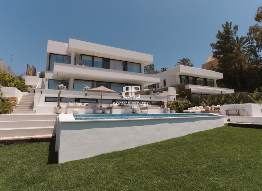 Resale - Villa -
Marbella - Nueva Andalucía
