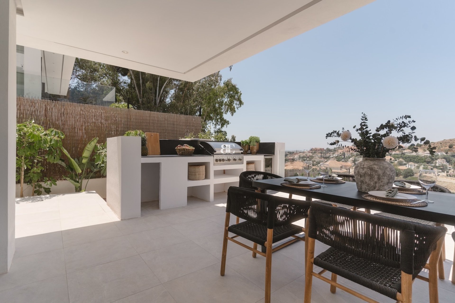 Resale - Villa -
Marbella - Nueva Andalucía