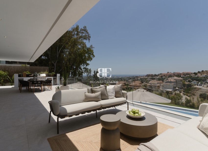 Resale - Villa -
Marbella - Nueva Andalucía