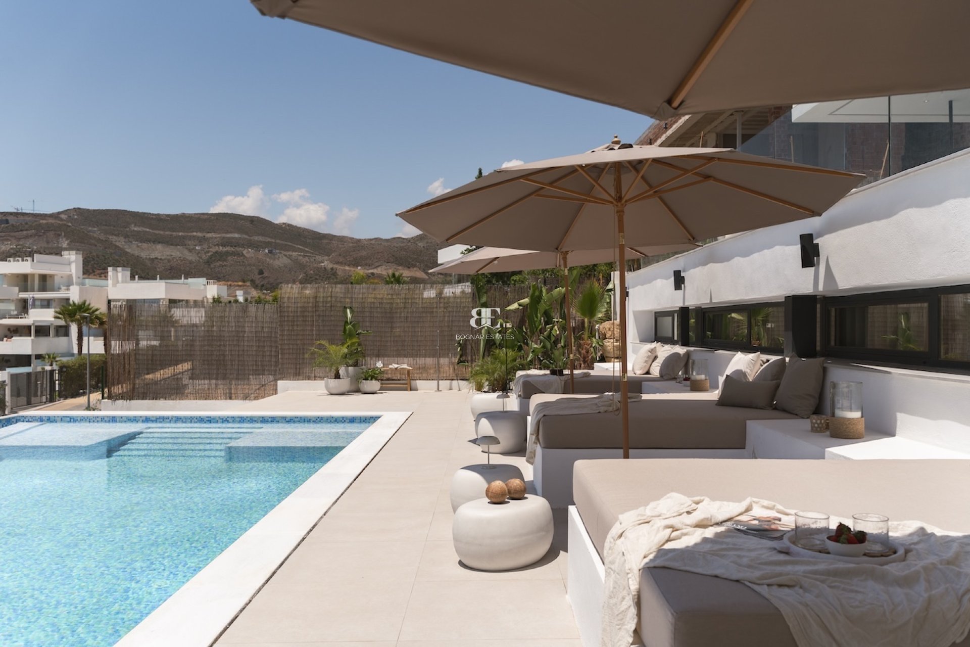 Resale - Villa -
Marbella - Nueva Andalucía