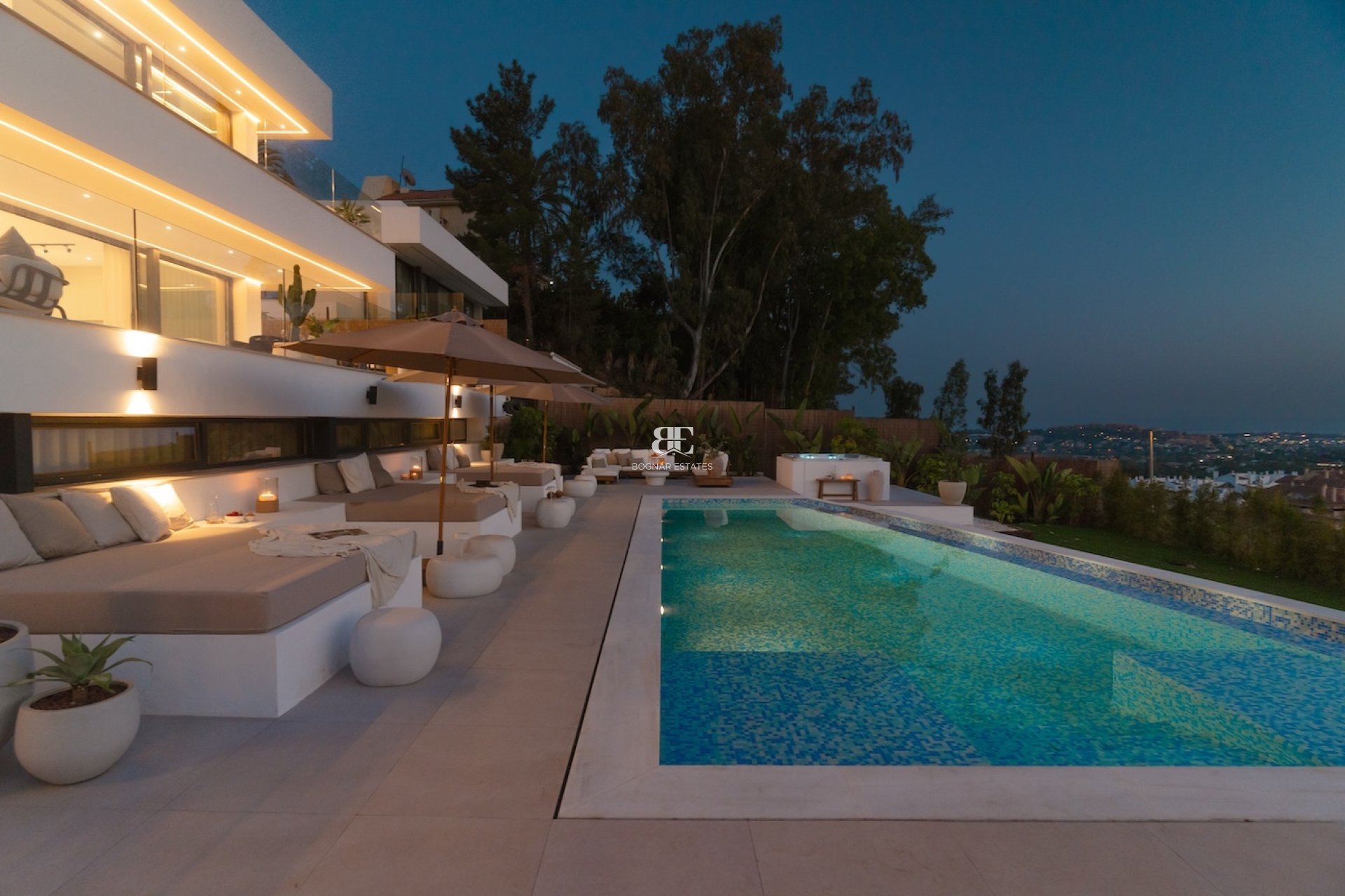 Resale - Villa -
Marbella - Nueva Andalucía