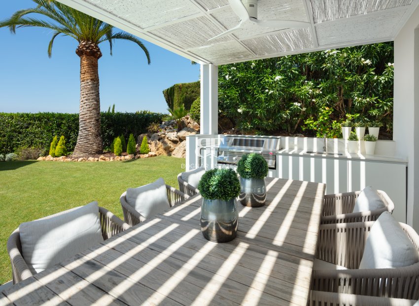 Resale - Villa -
Marbella - Nueva Andalucía