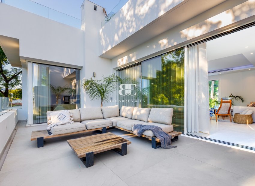 Resale - Villa -
Marbella - Nueva Andalucía