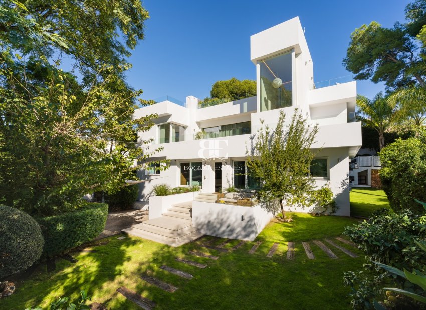 Resale - Villa -
Marbella - Nueva Andalucía