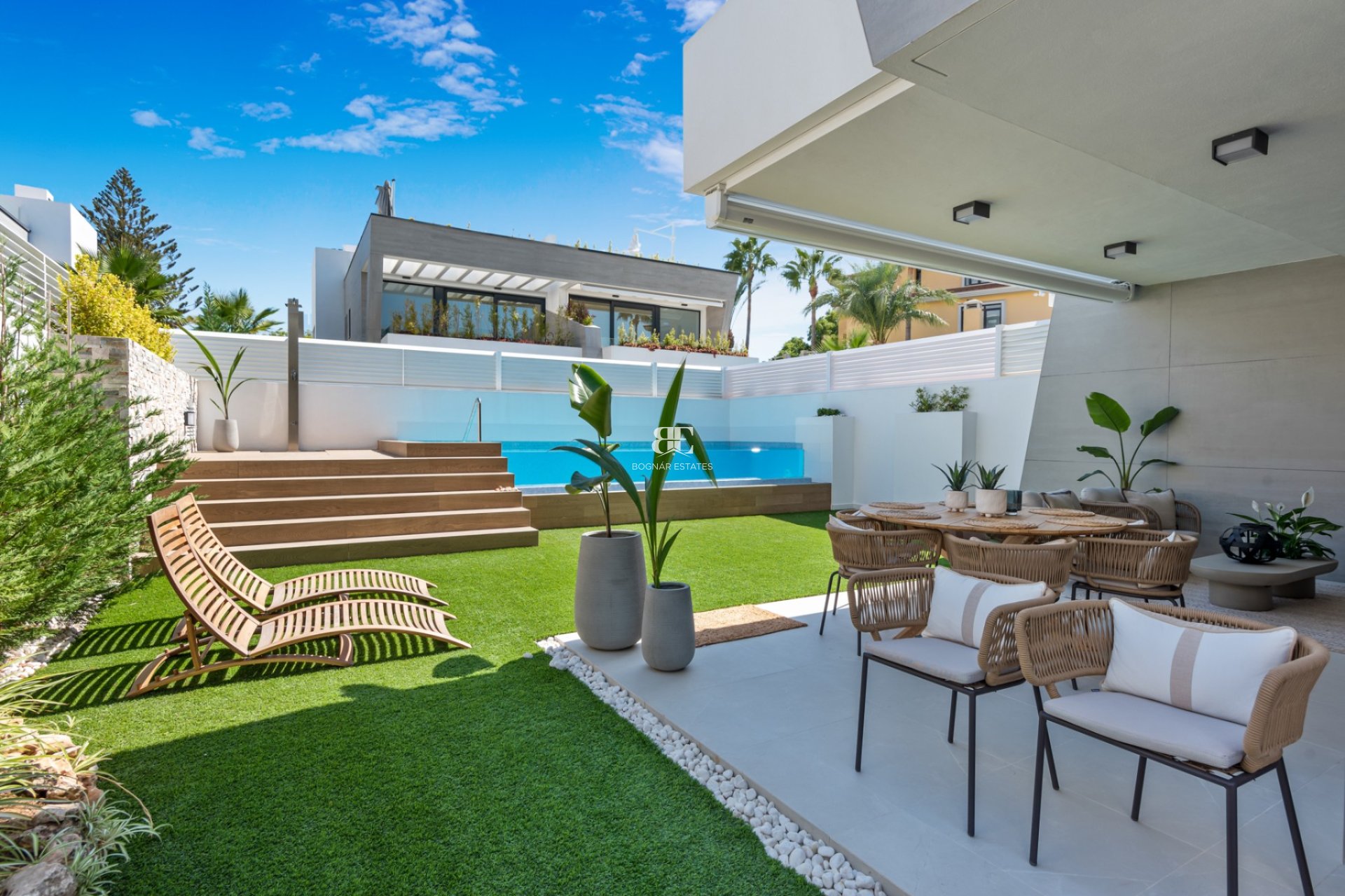 Resale - Villa -
Marbella - Puerto Banús
